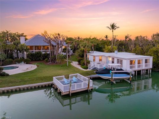 Exterior, Lake
