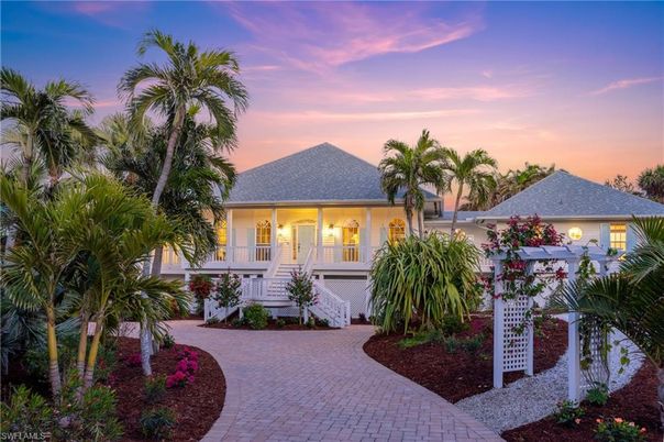 Backyard, Exterior, Facade, French Provincial