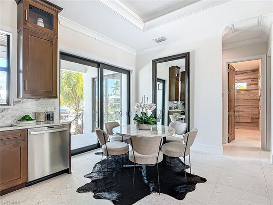 Dining room, Interior, Kitchen, Stainless Steel Appliances
