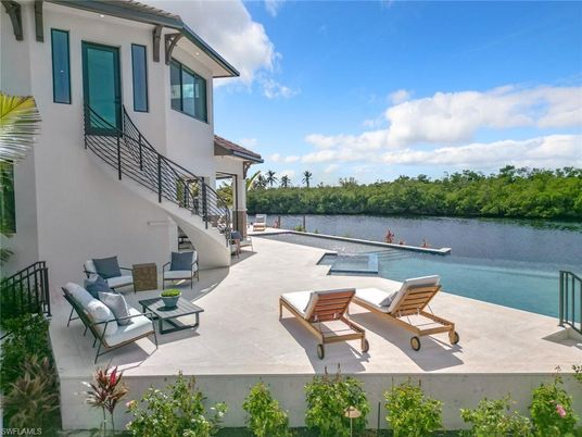 Exterior, Pool, Water