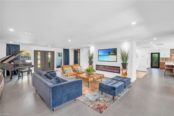 Fireplace, Interior, Living room, Pendant Lights, Piano, Recessed Lighting