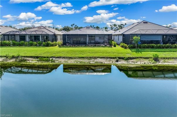 Exterior, Lake