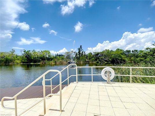 Exterior, Lake