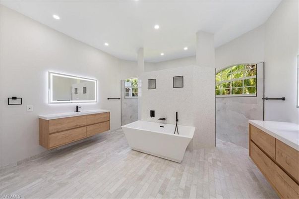 Bathroom, Dual Sink Vanities, Free Standing Baths, Interior, Recessed Lighting
