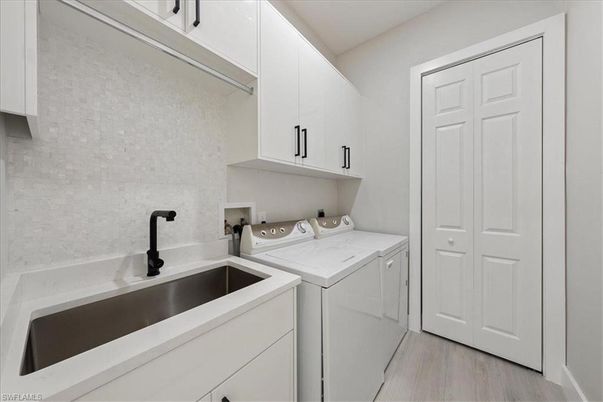 Interior, Washer, Wood Texture Flooring