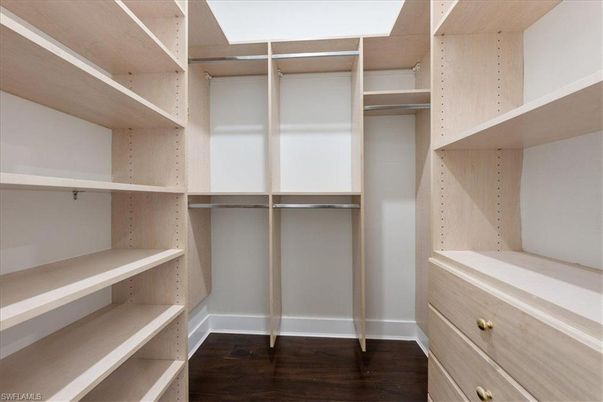 Interior, Walk-in Closets, Wood Texture Flooring