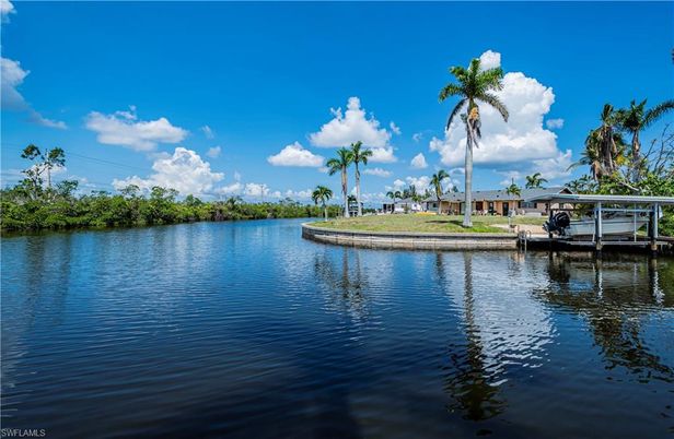 Exterior, Lake