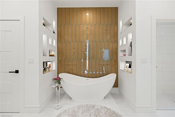 Bathroom, Free Standing Baths, Interior