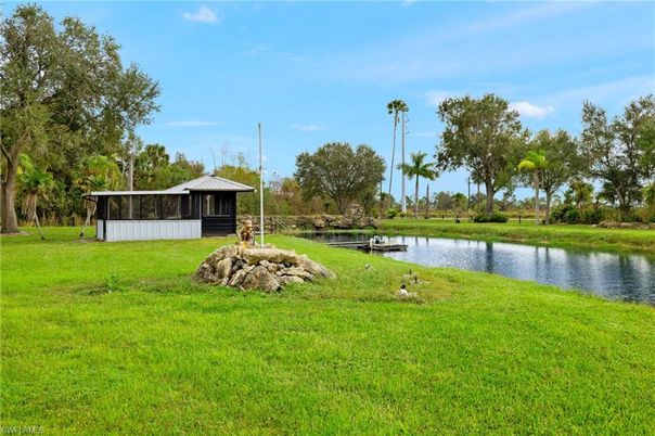 Exterior, Lake