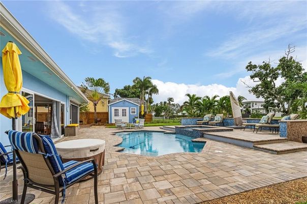 Exterior, Pool