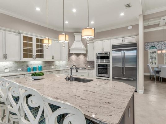 Dining room, Interior, Kitchen, Pendant Lights, Recessed Lighting, Stainless Steel Appliances