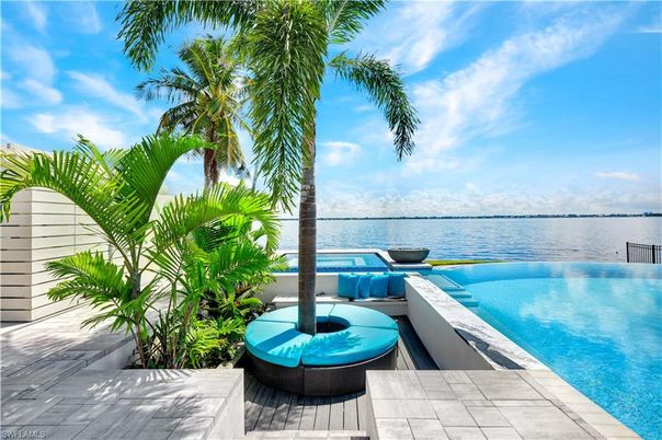 Exterior, Pool, Water