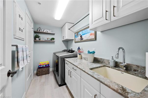 Interior, Washer, Wood Texture Flooring
