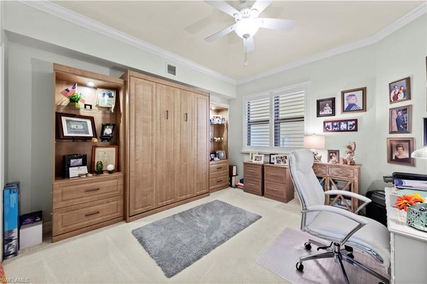 Home Office, Interior