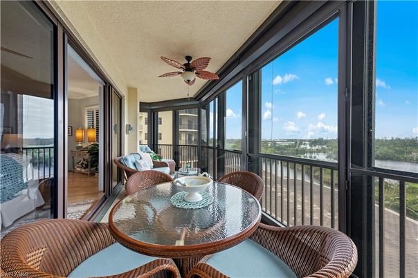 Dining room, Interior, Sun Room, Water, Wood Texture Flooring