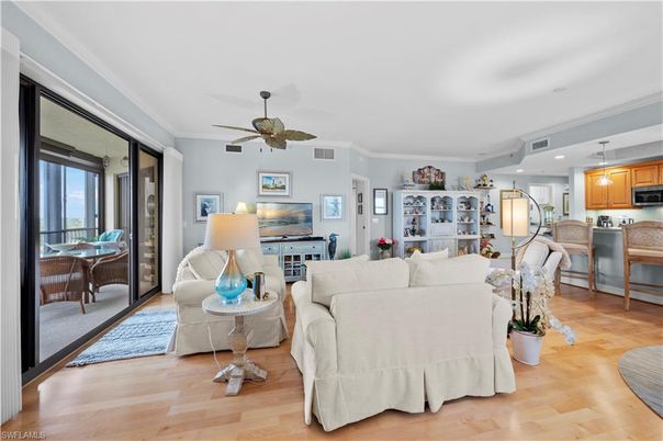 Interior, Kitchen, Living room, Pendant Lights, Recessed Lighting, Wood Texture Flooring