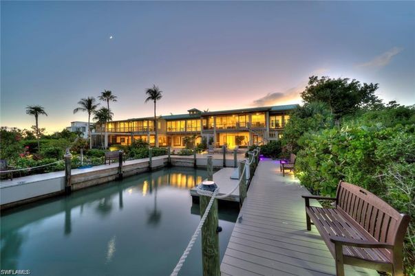 Exterior, Lake