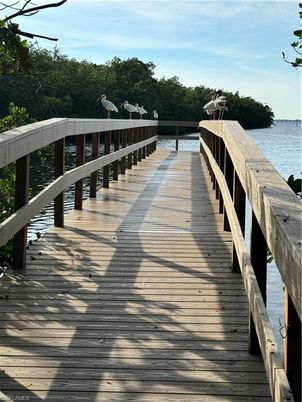 Exterior, Lake