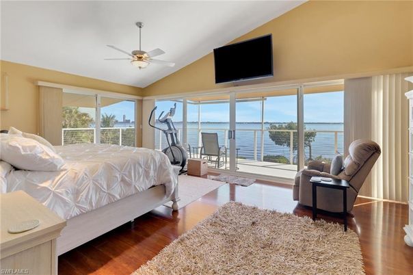 Bedroom, Interior, Water, Wood Texture Flooring