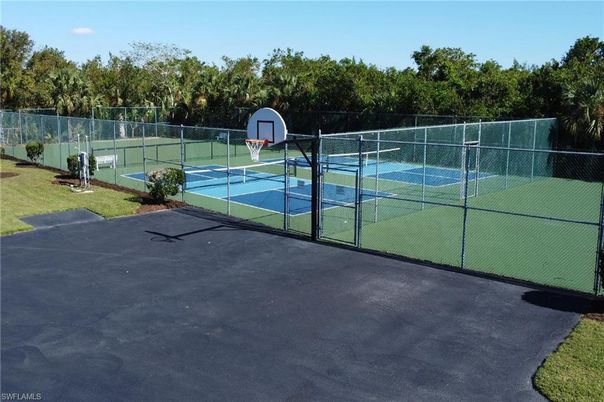 Exterior, Tennis Courts