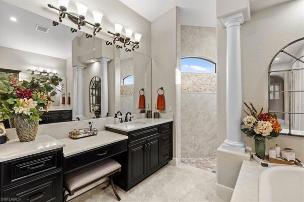 Bathroom, Dual Sink Vanities, Interior, Recessed Lighting