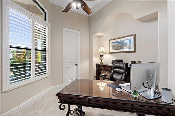 Home Office, Interior