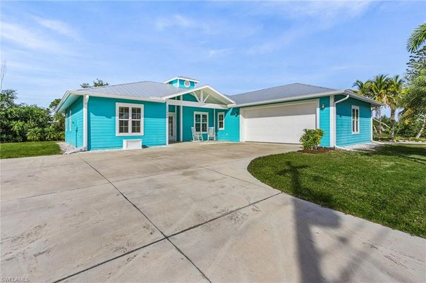 Attached, Exterior, Facade, Ranch