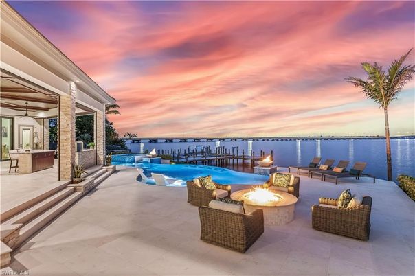 Exterior, Pool, Water