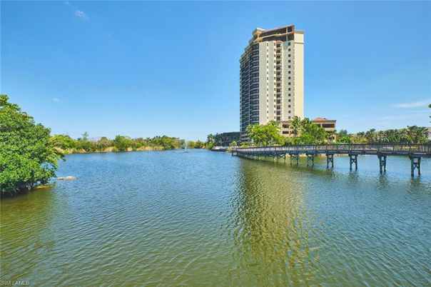 Exterior, Lake