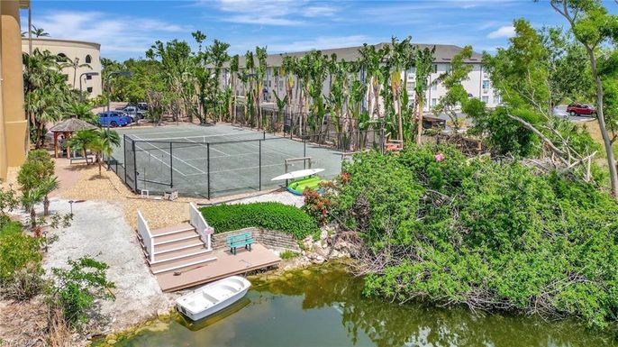 Exterior, Tennis Courts
