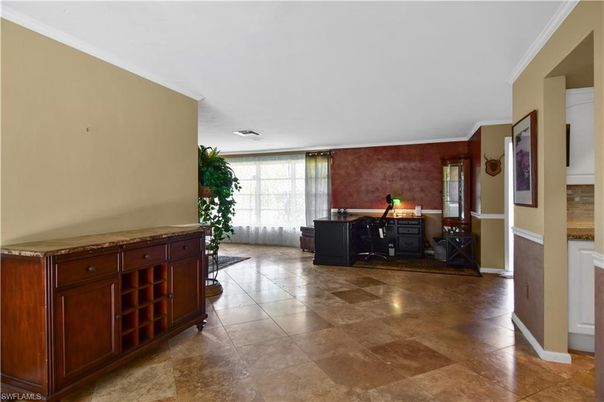 Home Office, Interior