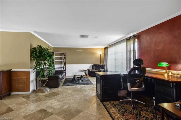 Home Office, Interior