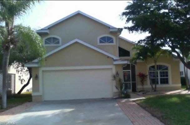 Attached, Exterior, Facade, American Craftsman
