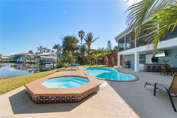 Exterior, Pool, Water