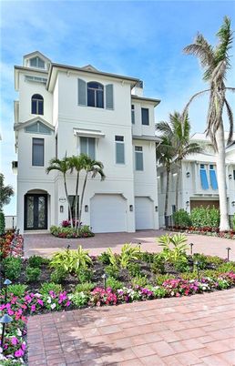 Attached, Exterior, Facade, Rowhouse