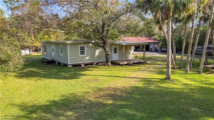 Backyard, Exterior