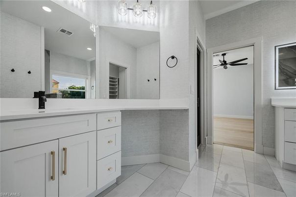 Bathroom, Interior, Recessed Lighting, Wood Texture Flooring