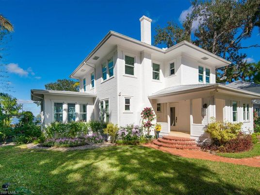 Backyard, Exterior, Facade, American Foursquare