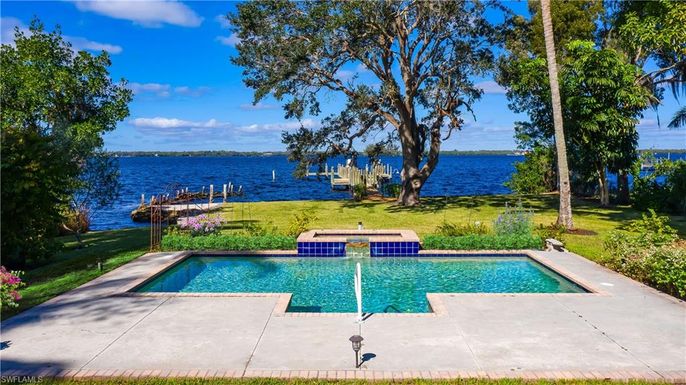 Exterior, Lake, Pool, Water