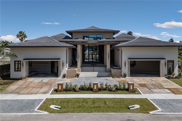 Attached, Exterior, Facade, Modern