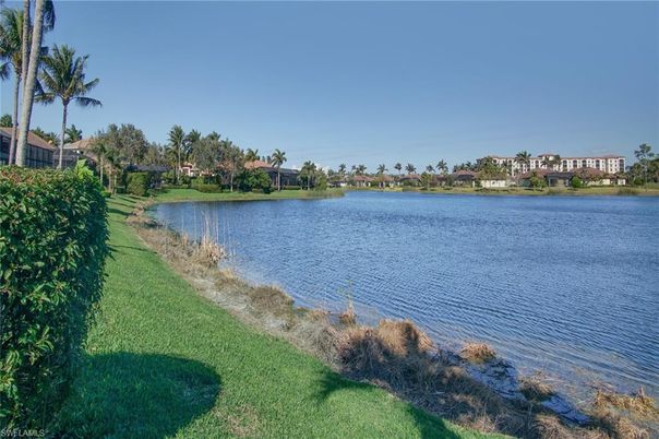 Exterior, Lake