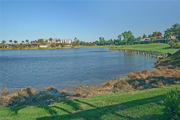 Exterior, Lake