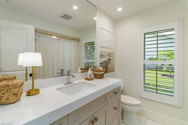 Bathroom, Interior, Recessed Lighting