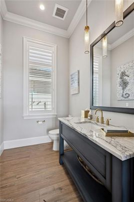 Bathroom, Interior, Pendant Lights, Recessed Lighting, Wood Texture Flooring