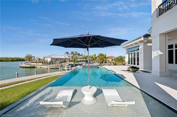 Exterior, Lake, Pool, Water