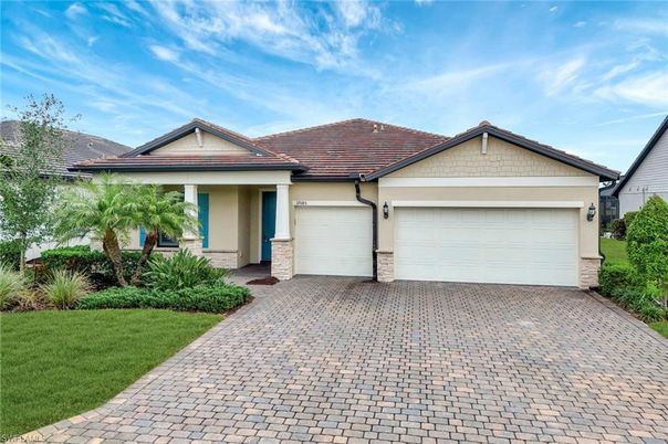 Attached, Exterior, Facade, Ranch