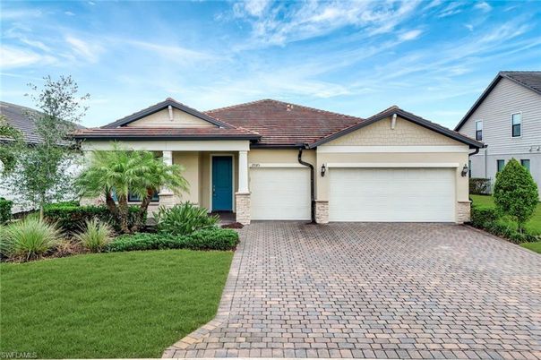 Attached, Exterior, Facade, Ranch