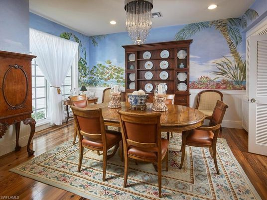 Chandelier, Dining room, Interior, Recessed Lighting, Wood Texture Flooring