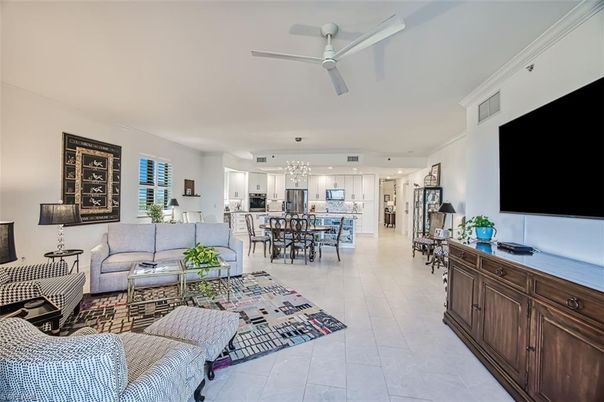 Dining room, Interior, Kitchen, Living room, Pendant Lights, Recessed Lighting, Stainless Steel Appliances