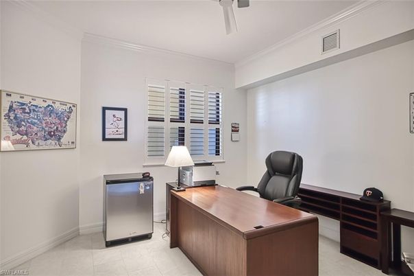 Home Office, Interior